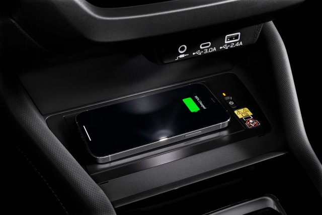 Беспроводная зарядка* и USB-разъемы
